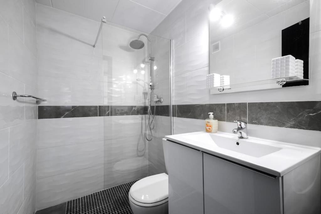 Bonito Apartamento Equipado, Cerca De La Playa 艾姆布里亚布拉瓦 外观 照片